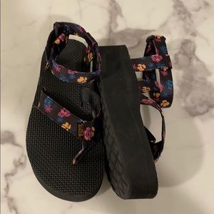 Teva Floral Platforms